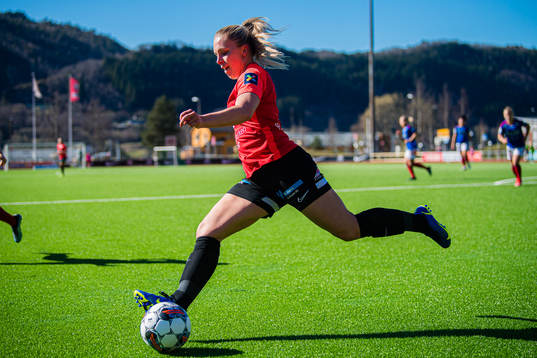 Marte Bjelde Hjelmhaug of Arna-Bjørnar