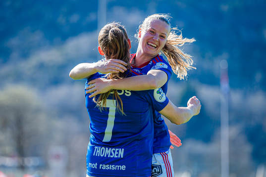 Janni Bøgild Thomsen of Vålerenga celebrates