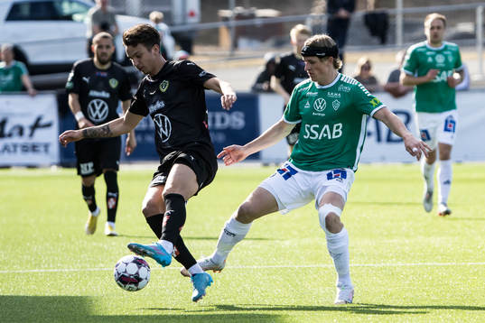 Jönköpings Kevin Rodeblad Lowe och Brages Eirik Asante