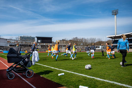 Malmö FFs spelare värmer upp