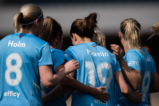 Malmö FFs Anna Plantin jublar med lagkamrater