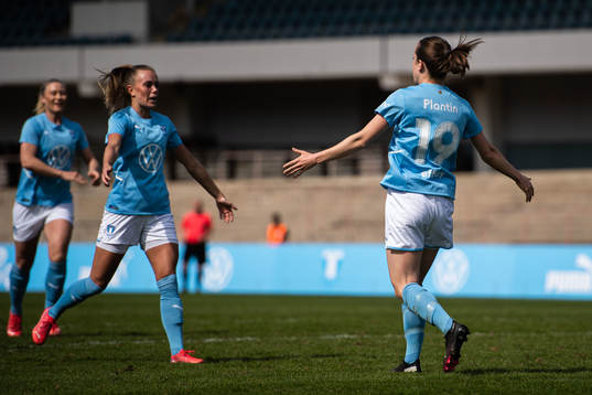 Malmö FFs Anna Plantin jublar med lagkamrater
