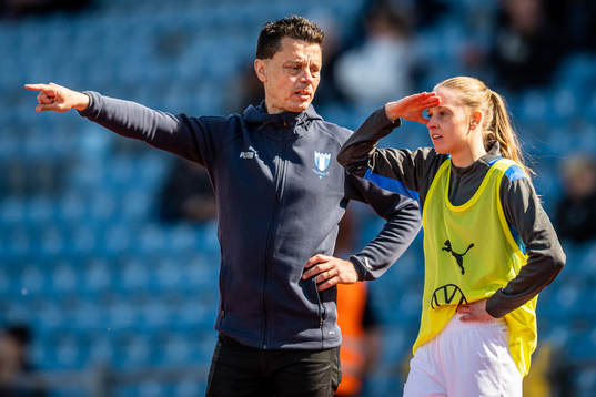 Malmö FFs tränare Fredrik Jahnfors och Sofia Anker Kofoed