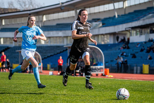 Malmö FFs Sofia Anker Kofoed och Hammenhögs Helena
