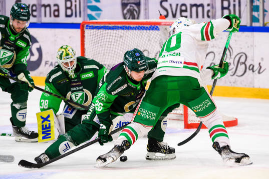 Färjestads Joel Nyström och Rögles Ted Brithén