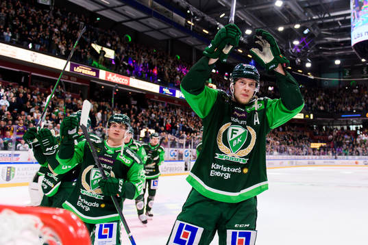 Färjestads Marcus Nilsson och Victor Ejdsell jublar