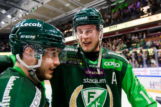 Färjestads Michael Lindqvist och Victor Ejdsell jublar