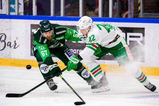 Färjestads Pontus Widerström och Rögles Samuel Jonsson