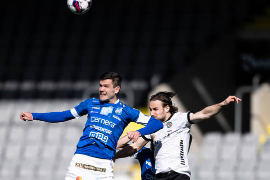 Norrbys Ivo Dominik Pekalski och Örebros Kevin Walker