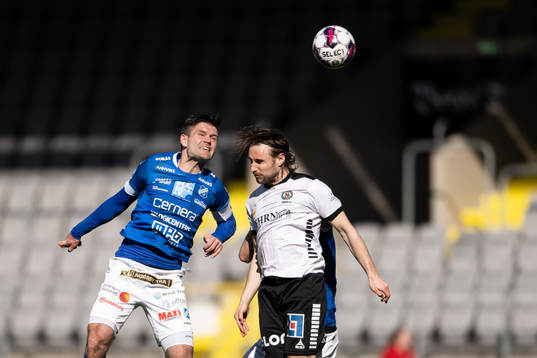 Norrbys Ivo Dominik Pekalski och Örebros Kevin Walker