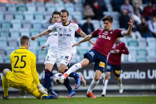 Östers Månz Berg och Örgrytes Daniel Paulson