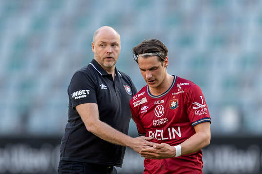 Örgrytes tränare Dane Ivarsson och Kevin Ackermann deppar