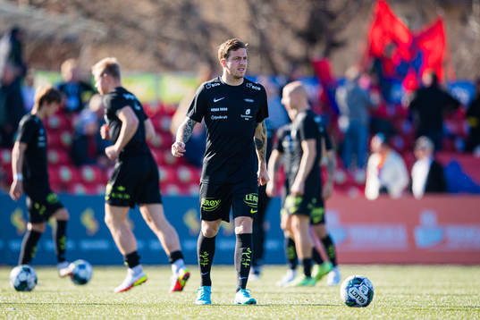 Frederik Lindbøg Børsting of Brann warms up