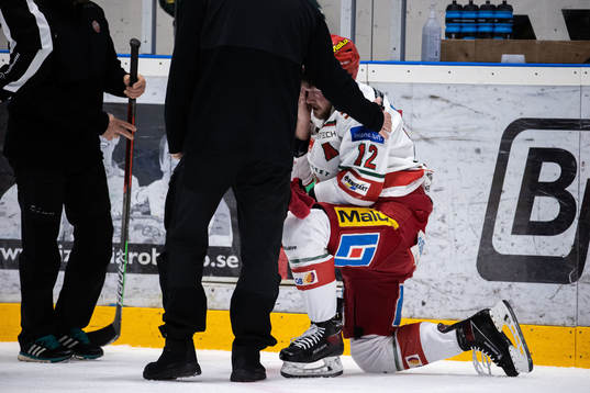 Modos Oscar Pettersson har ont