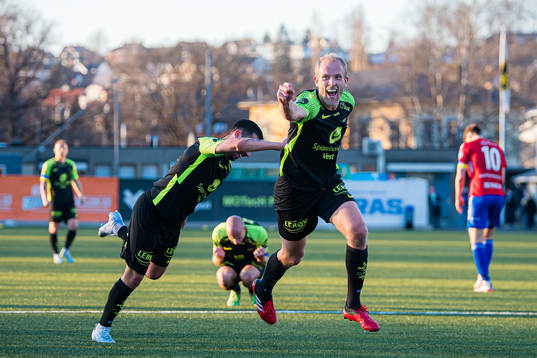 Vegard Leikvoll Moberg of Brann celebrates