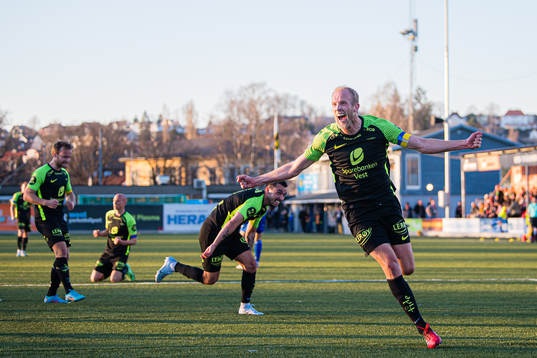 Vegard Leikvoll Moberg of Brann celebrates