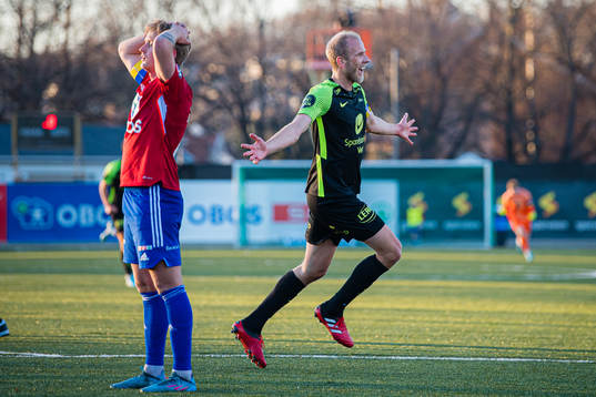 Vegard Leikvoll Moberg of Brann celebrates