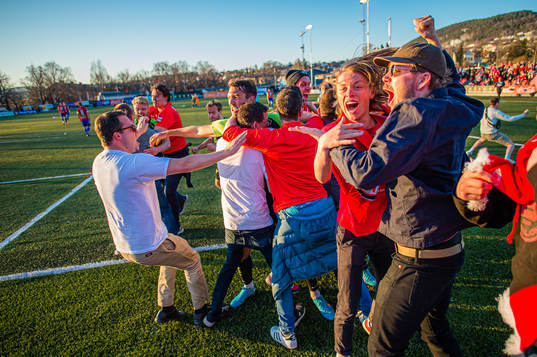Fredrik Pallesen Knudsen of Brann celebrates