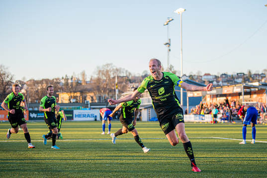 Vegard Leikvoll Moberg of Brann celebrates
