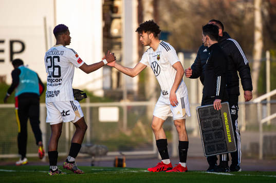 Östersunds Chovanie Amatkarijo och Ziad Ghanoum byter