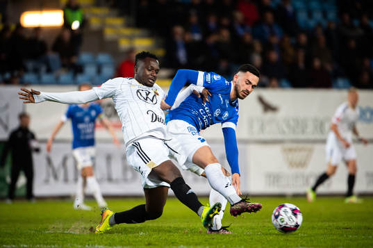 Östersunds Kamal Issah och Trelleborgs Simon Amin
