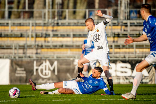 Östersunds Simon Kroon mot Trelleborgs Simon Amin