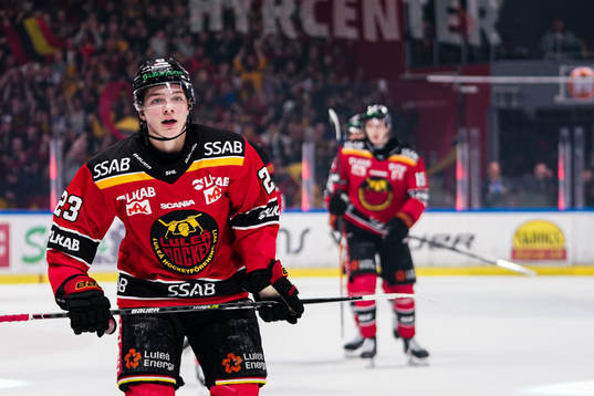 Luleås Olli Nikupetri jublar