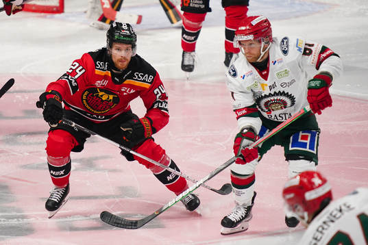 Luleås Brendan Shinnimin och Frölundas Ryan Lasch