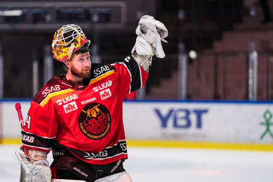 Luleås målvakt Joel Lassinantti jublar