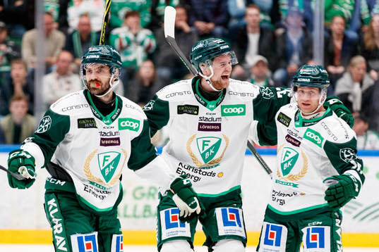 Färjestads Adam Ginning jublar