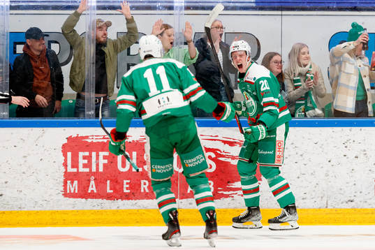 Rögles Oliver Tärnström jublar