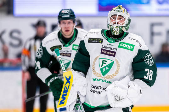 Färjestads målvakt Dominik Furch deppar