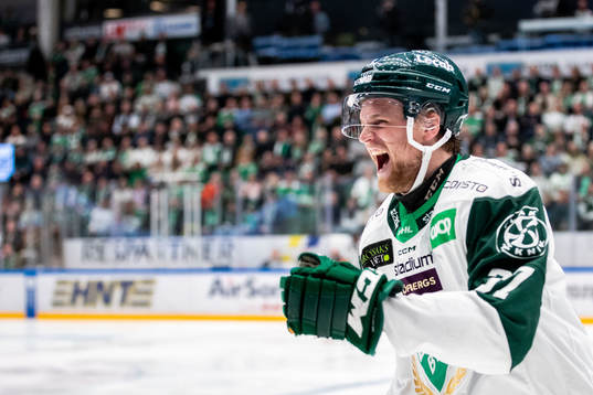 Färjestads Adam Ginning jublar
