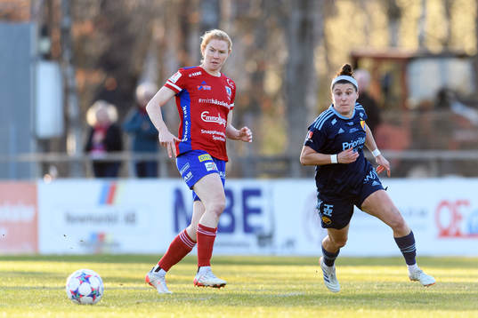 Vittsjös Clare Polkinghorne och Djurgårdens Hayley Dowd
