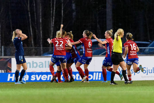 Vittsjös Nellie Persson jublar