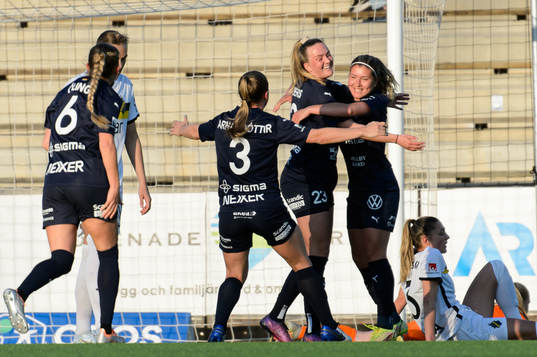 Rosengårds Stefanie Sanders jublar