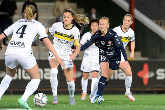 s Hannah Davison och Rosengårds Sofie Bruun Bredgaard
