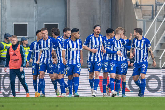 IFK Göteborgs Gustaf Norlin jublar med lagkamrater
