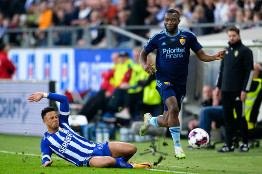 IFK Göteborgs Tobias Sana och Djurgårdens Emmanuel Banda