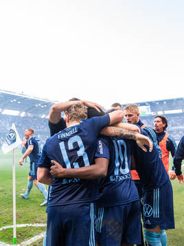 Djurgårdens Joel Asoro jublar med lagkamrater
