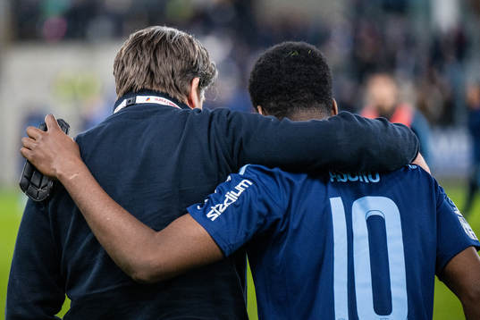 Djurgårdens sportchef Bosse Andersson och Joel Asoro