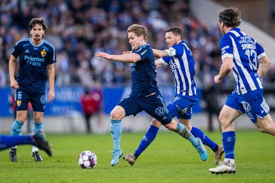 Djurgårdens Hampus Finndell och IFK Göteborgs Marcus Berg