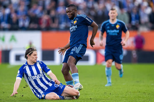 IFK Göteborgs Simon Thern och Djurgårdens Emmanuel Banda