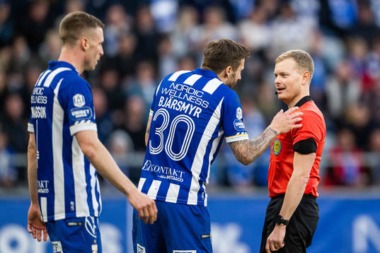 IFK Göteborgs Mattias Bjärsmyr reagerar mot domare