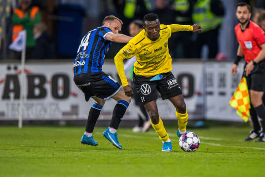 Mjällbys Silas Nwankwo  och Sirius Aron Bjarnason