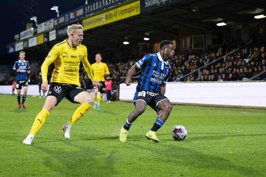 Sirius Kevin Wright  och Mjällbys Herman Johansson