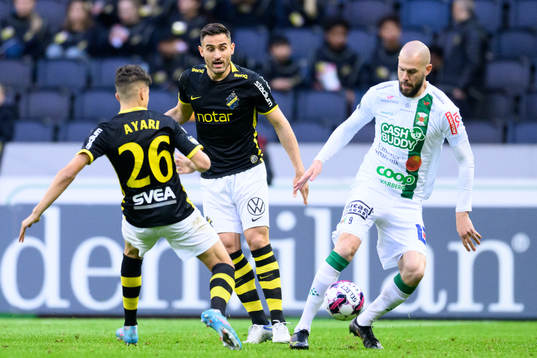 s Sotirios Papagiannopoulos och Varbergs Robin Simovic