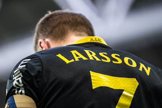 s Sebastian Larsson