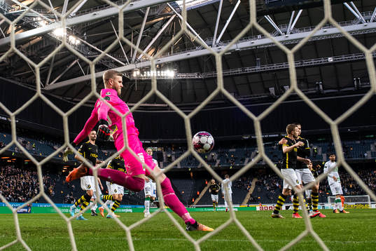 s Sebastian Larsson som jublar
