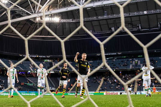 s Sebastian Larsson jublar